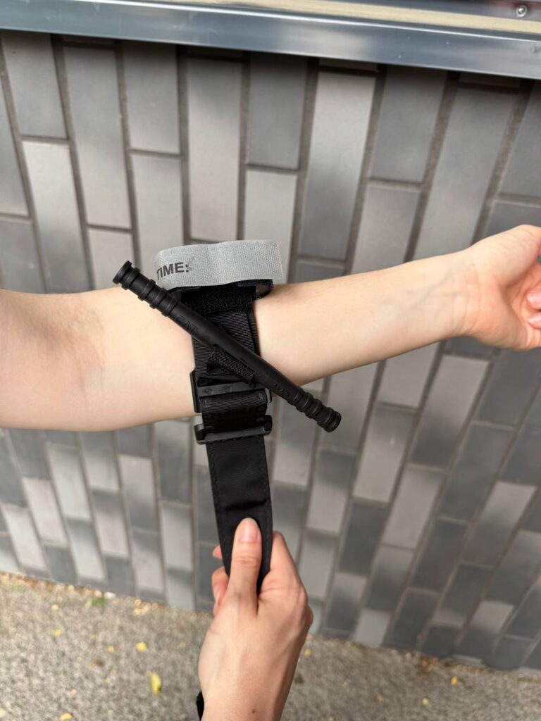 Tourniquet - Instrument zum Abbinden bei starken Blutungen.