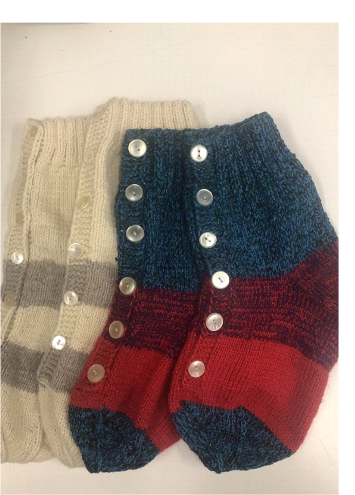 Adaptive Socken mit Knöpfen