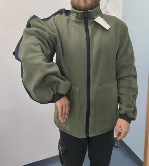 Adaptive Jacke, mit vergrössertem rechten Arm